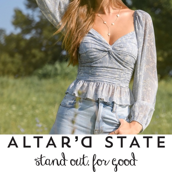 Altar'd State Tops - Altar'd State Charla Cropped Blouse NWOT Size M❤️